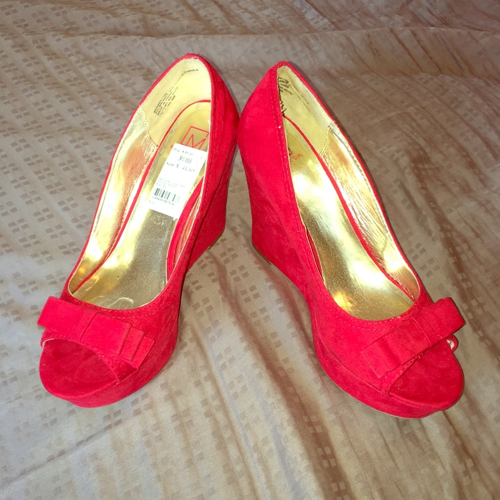 NWT Material girl wedges